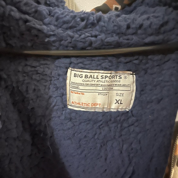 Men’s Aztec patterned jacket - Picture 2 of 2